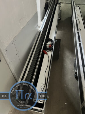 Motorized projection screen